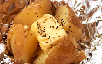 Ziemniaki pieczone z masłem