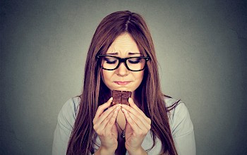 Uzależnienie od słodyczy – czym się objawia i jak z nim walczyć