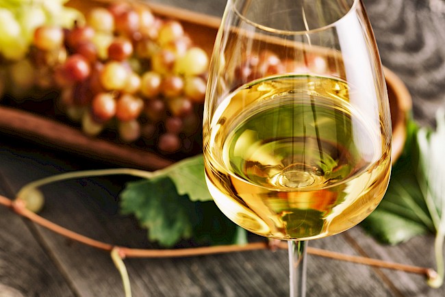 Wino białe - kalorie, kcal, ile waży