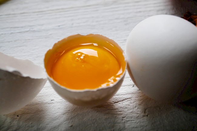 Żółtko jajka - kalorie, kcal, ile waży