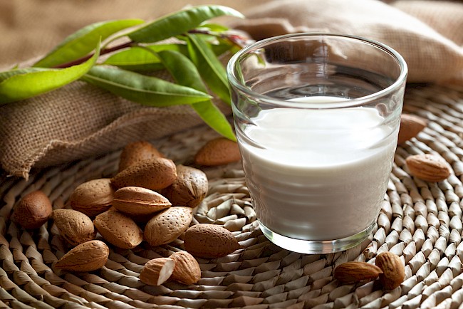 Mleko migdałowe - kalorie, kcal, ile waży