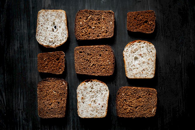 Chleb razowy (ciemny) - kalorie, kcal, ile waży