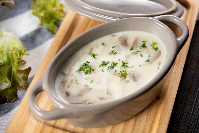 Zupa grzybowa (lub pieczarkowa) - kalorie, kcal, ile waży